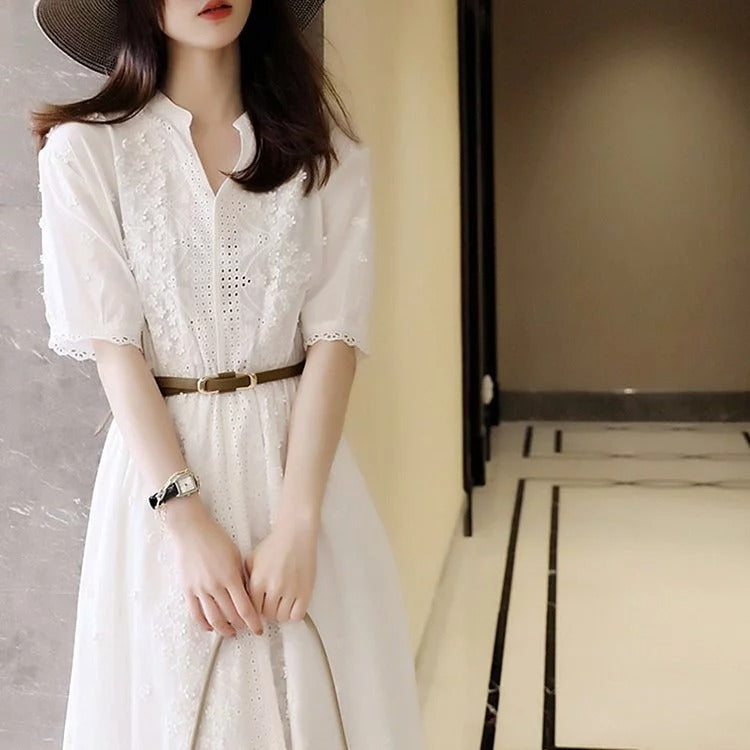 文藝甜美刺繡鬆緊腰白色連衣裙-Intstyles